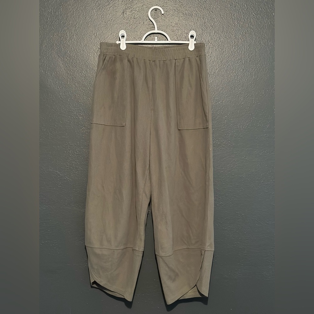 Amazon Women's Army Green Barrel Sweats